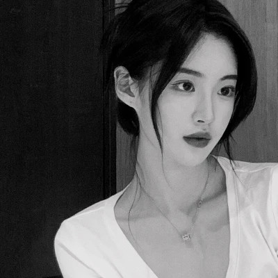 2025女生头像高级全新真人
