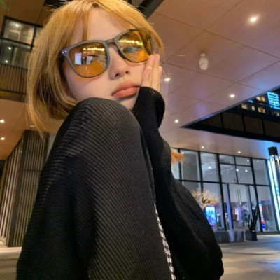 2025年最潮流的女生微信头像