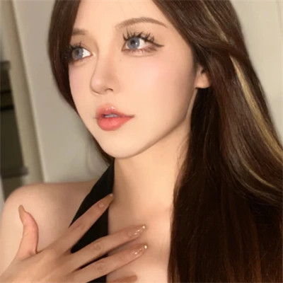 2025年最潮流的女生微信头像