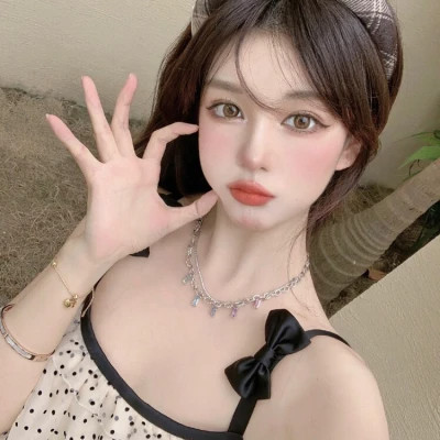 2025年最潮流的女生微信头像