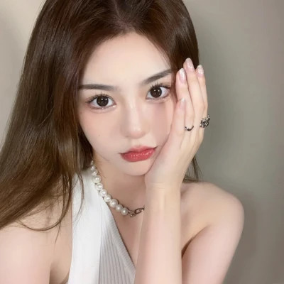 2025年最潮流的女生微信头像