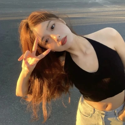 2025年最潮流的女生微信头像