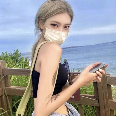 2025年最潮流的女生微信头像