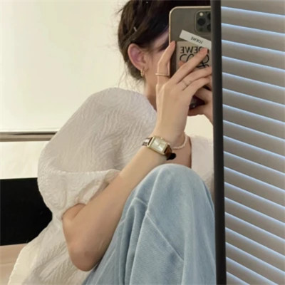 2025年最潮流的女生微信头像