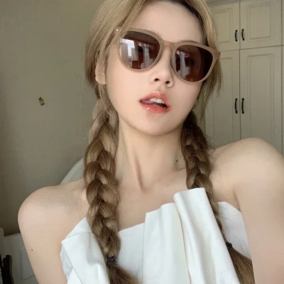 2025年最潮流的女生微信头像