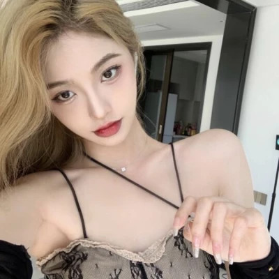 2025年最潮流的女生微信头像