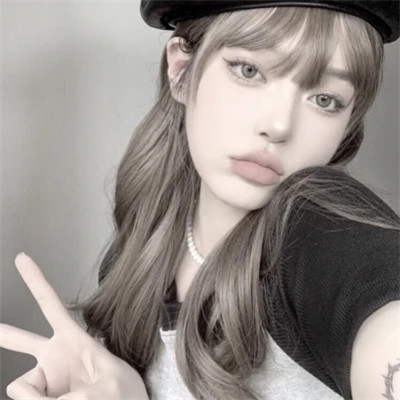2025年最潮流的女生微信头像