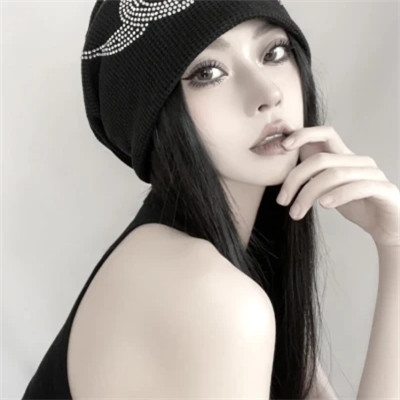 2025年最潮流的女生微信头像