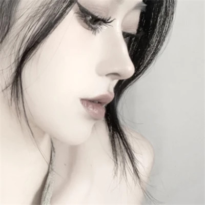 2025年最潮流的女生微信头像