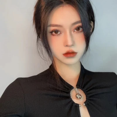 2025年最潮流的女生微信头像