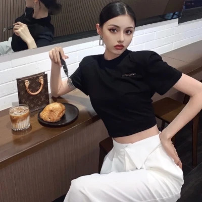 2025年最潮流的女生微信头像