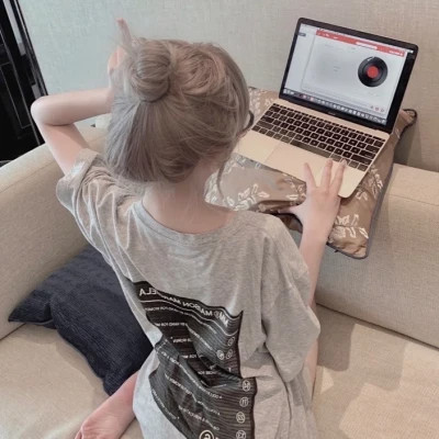 2025年最潮流的女生微信头像