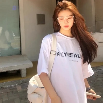 2025年最潮流的女生微信头像