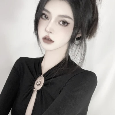 2025年最潮流的女生微信头像