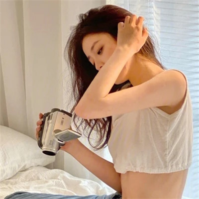 2025年最潮流的女生微信头像