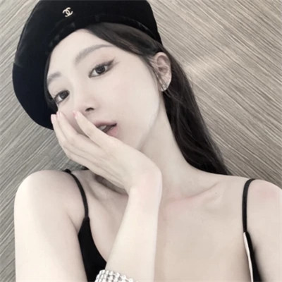 2025年最潮流的女生微信头像