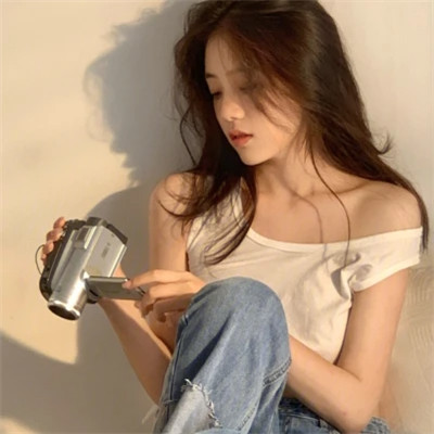 2025年最潮流的女生微信头像