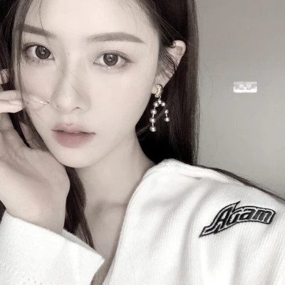 2025年最潮流的女生微信头像