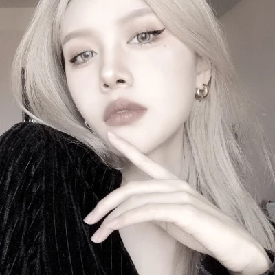 2025最流行的女生头像
