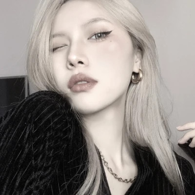 2025最流行的女生头像