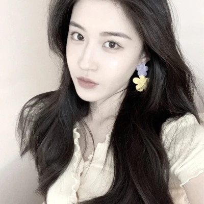 真人精致女生怼脸头像图片