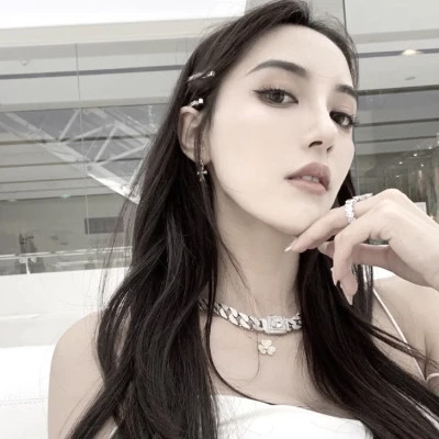 真人精致女生怼脸头像图片