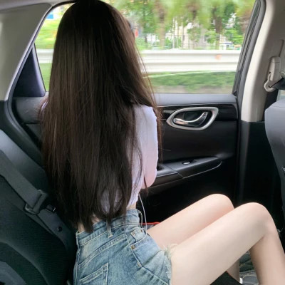 2025最火女生背影头像
