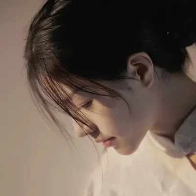 干净到极致女生头像高清