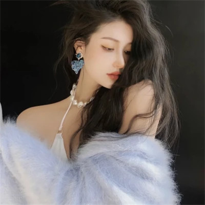 气质很干净的女生头像