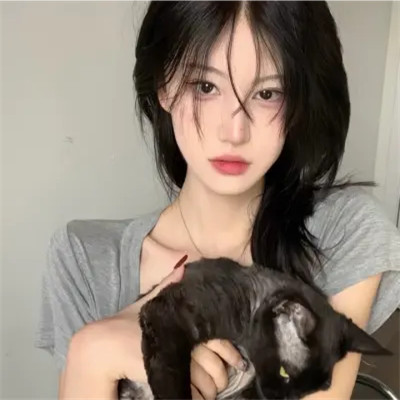 2025年最火的头像女高清个性