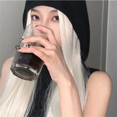 2025年最火的头像女高清个性
