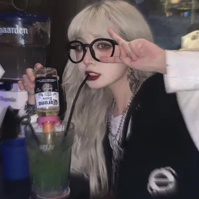 好看的头像2025女