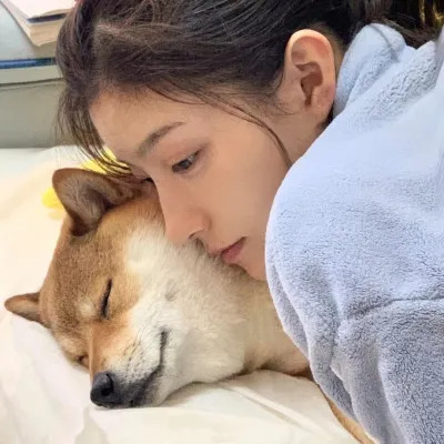 女孩和狗情头一左一右
