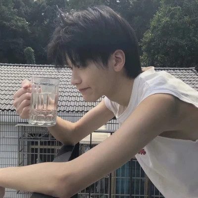 可盐可甜的男生头像图片真人