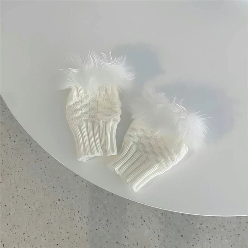 简单白色系背景图片头像