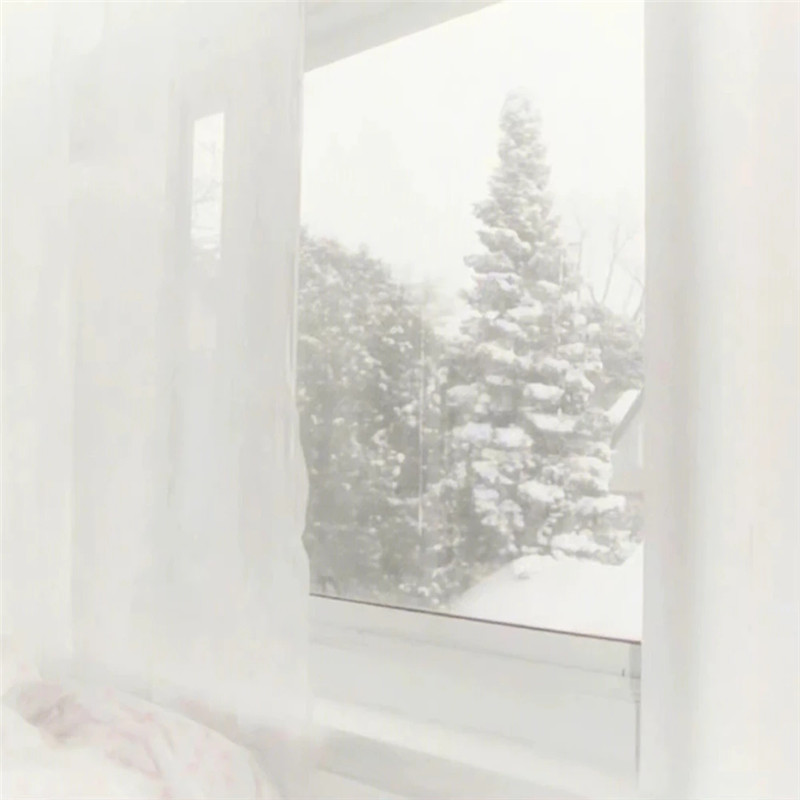 简单白色系背景图片头像