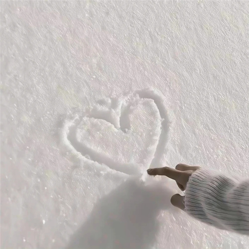 简单白色系背景图片头像