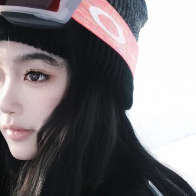 2025微信最火的头像女生真人