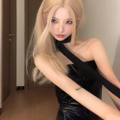 2025年最潮流的微信头像女