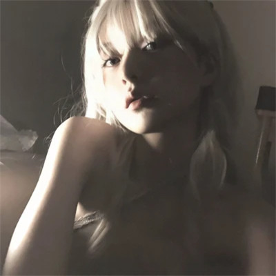 2025年最潮流的微信头像女