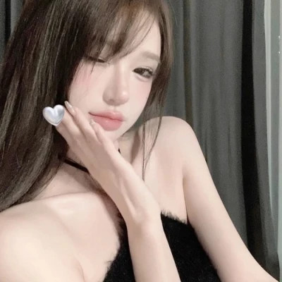 2025年最潮流的微信头像女