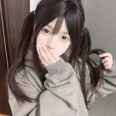 2025年最潮流的微信头像女