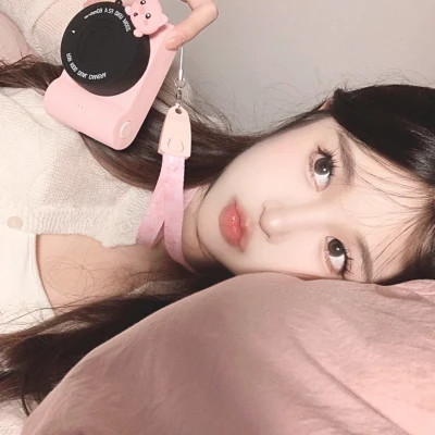 2025年最潮流的微信头像女
