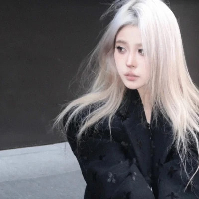 2025年最潮流的微信头像女