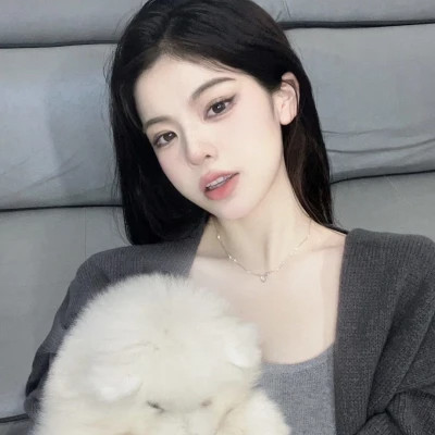 2025年最潮流的微信头像女