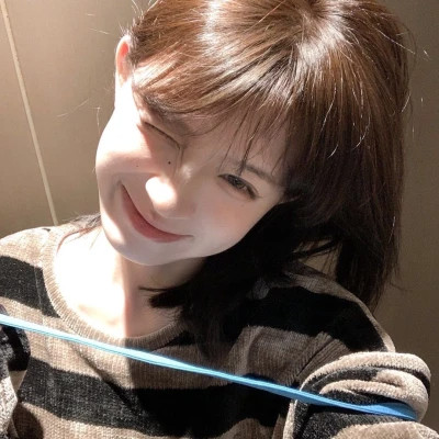 2025年最潮流的微信头像女