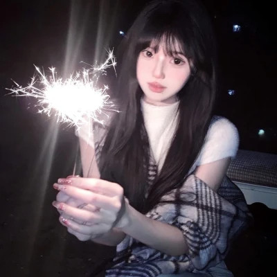 2025年最潮流的微信头像女