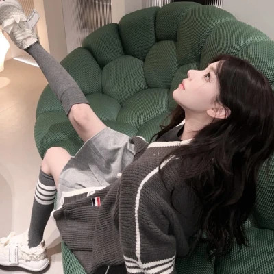 2025年最潮流的微信头像女