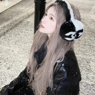 2025年最潮流的微信头像女