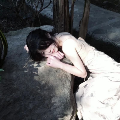 2025年最潮流的微信头像女
